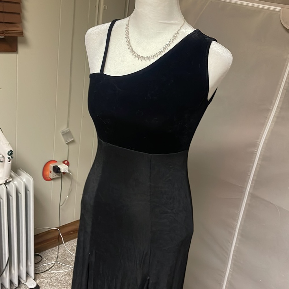 Velvet Dress with split sides - Picture 2 of 8